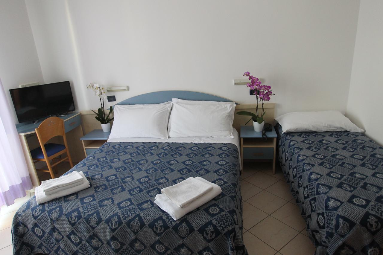 Hotel Giorg - Waterpark Included 里米尼 外观 照片